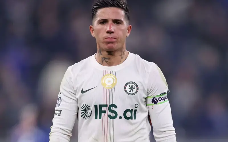 من سيحل محل إنزو فرنانديز في تشيلسي؟ «البلوز» «مُعجبون» بنجم الدوري الألماني الذي تُقدر قيمته بـ50 مليون يورو